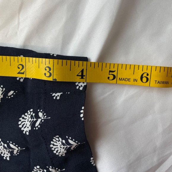 Loft Blue Floral Sleeveless Button Front 4" Shorts Romper Size Large Women’s - Picture 13 of 13